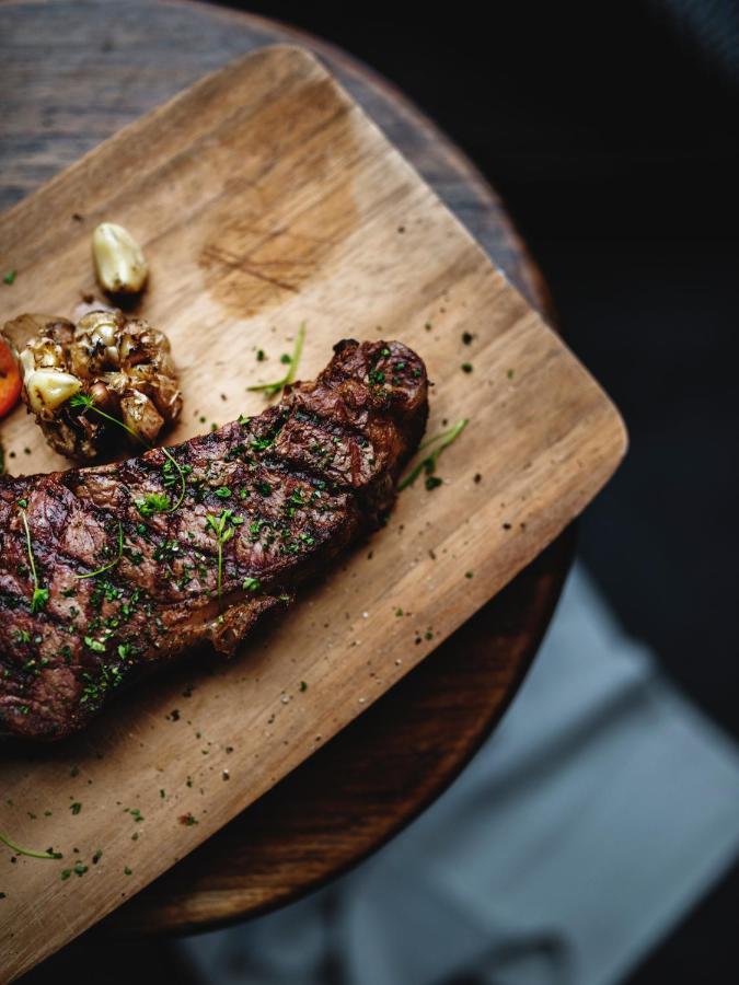 Le Barang Steakhouse & Guesthouse 시아누크빌 외부 사진